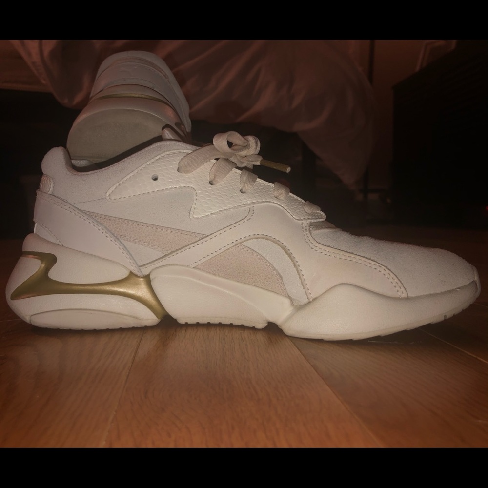 White chunky Puma sneakers